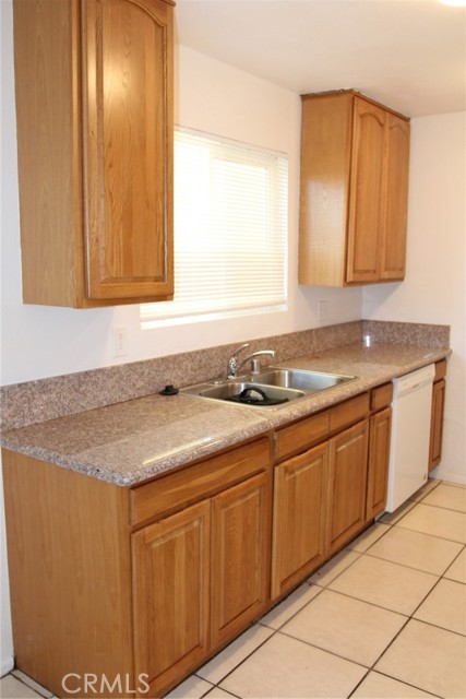 38429 10th E Place, Palmdale CA: https://media.crmls.org/medias/776d7136-2702-4796-a644-42e06e7a67c9.jpg