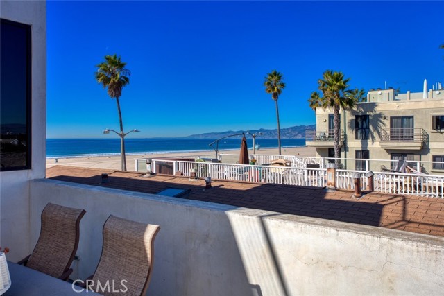 Detail Gallery Image 29 of 44 For 3007 Ocean Front Walk, Venice,  CA 90291 - 3 Beds | 3 Baths