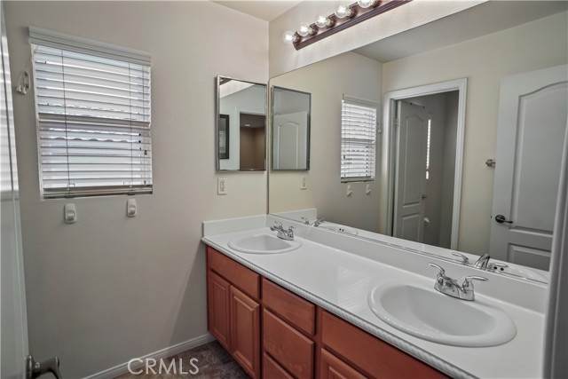 17334 Sierra Sunrise Lane, Canyon Country CA: https://media.crmls.org/medias/776ea959-f1de-4016-a47e-5342f33de9e7.jpg