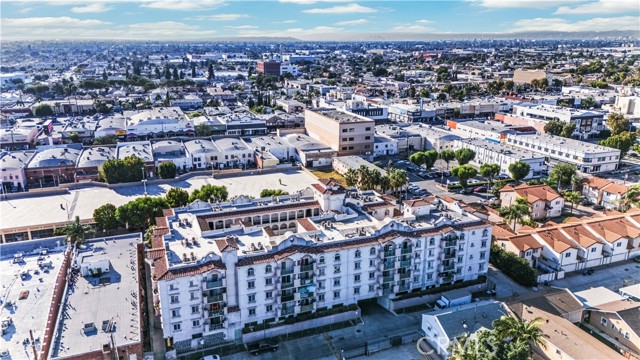 Detail Gallery Image 7 of 41 For 7018 Rita Ave #404,  Huntington Park,  CA 90255 - 3 Beds | 2 Baths