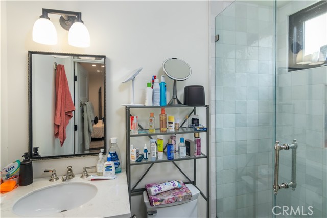 Detail Gallery Image 16 of 48 For 640 Raymond, Santa Monica,  CA 90405 - 4 Beds | 3 Baths