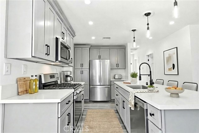 Detail Gallery Image 4 of 45 For 1038 E J St, Ontario,  CA 91764 - 3 Beds | 1 Baths