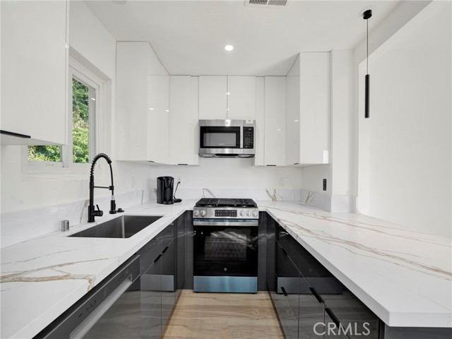 Detail Gallery Image 13 of 22 For 727 Robinson, Los Angeles,  CA 90026 - 3 Beds | 2 Baths