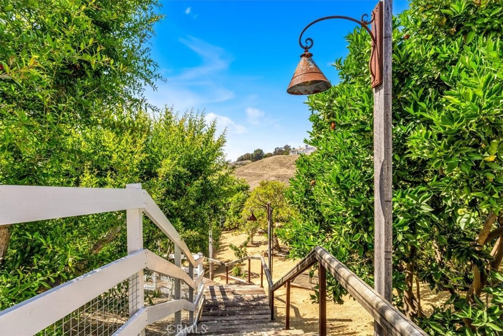 https://media.crmls.org/medias/7770f9c1-98ce-41e5-9d6b-d256c07132ee.jpg?preset=X-Large
