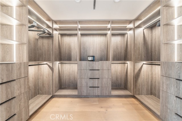 Detail Gallery Image 16 of 30 For 2369 Jupiter Dr, Los Angeles,  CA 90046 - 4 Beds | 4 Baths