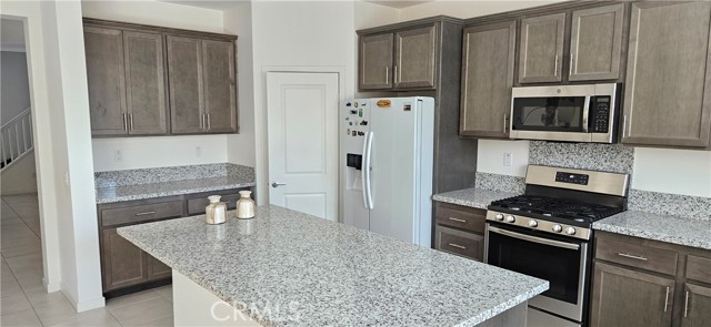 Detail Gallery Image 7 of 21 For 2838 E Clementine Dr, Ontario,  CA 91762 - 3 Beds | 2/1 Baths