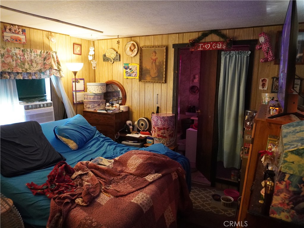 https://media.crmls.org/medias/7772649a-269e-474e-a87d-e13a1679bc8c.jpg?preset=X-Large