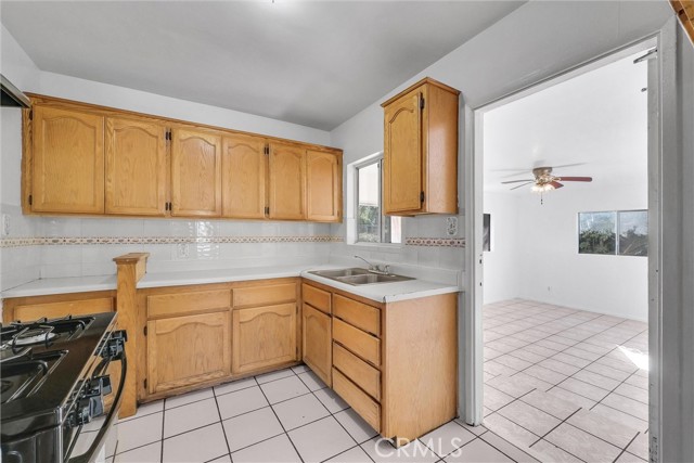 Detail Gallery Image 9 of 38 For 913 S Lincoln Ave, Corona,  CA 92882 - 3 Beds | 1 Baths