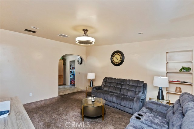 Detail Gallery Image 3 of 38 For 6374 Linda Lee Dr, Yucca Valley,  CA 92284 - 3 Beds | 2 Baths