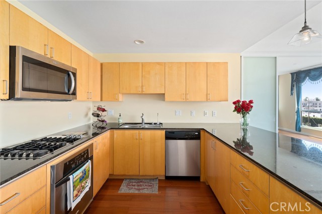 285 W. 6th Street, Unit #527, San Pedro CA: https://media.crmls.org/medias/777356f6-ed3b-456d-aa23-21761939fd45.jpg