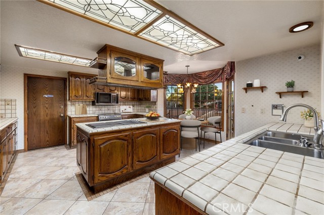 23511 Mirage Lane, Diamond Bar CA: https://media.crmls.org/medias/777376dc-e53f-4fe8-adb9-52bd6e66de0b.jpg