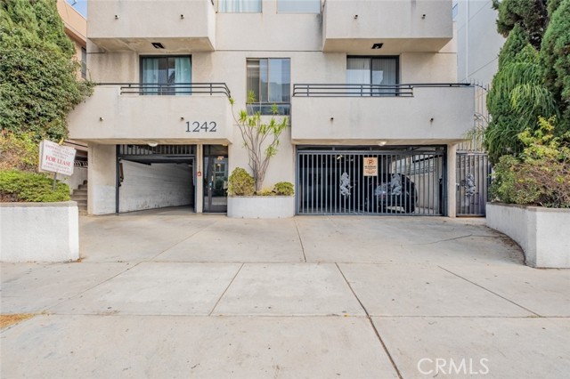 Detail Gallery Image 22 of 27 For 1242 S Holt Ave #104,  Los Angeles,  CA 90035 - 2 Beds | 2/1 Baths