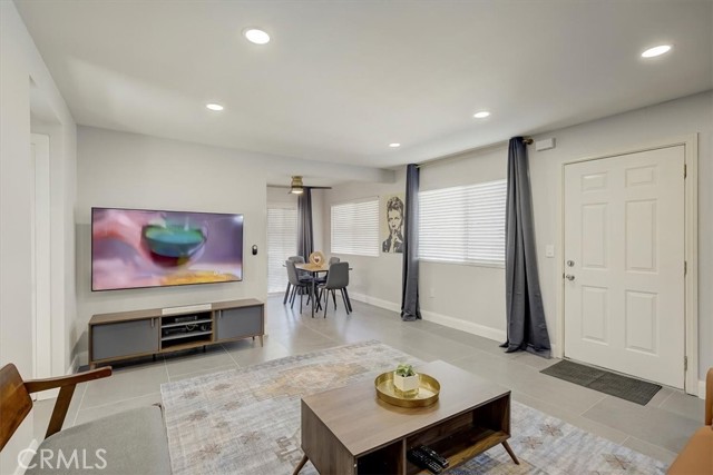 Detail Gallery Image 3 of 46 For 16562 Regina #4,  Huntington Beach,  CA 92649 - 2 Beds | 1 Baths