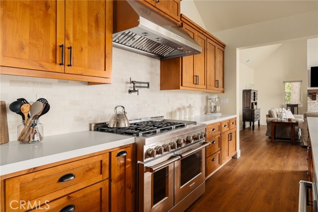 Detail Gallery Image 4 of 15 For 26910 Everest Rd, Lake Arrowhead,  CA 92352 - 6 Beds | 6 Baths