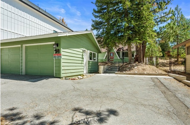653 Temple Lane, Big Bear Lake CA: https://media.crmls.org/medias/77752c8d-8645-44c4-ae40-724633b33b19.jpg