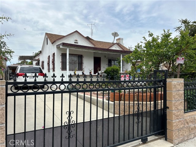 2249 Harwood Street, Los Angeles CA: https://media.crmls.org/medias/7775c16e-973b-4830-bae2-4d9222a56646.jpg