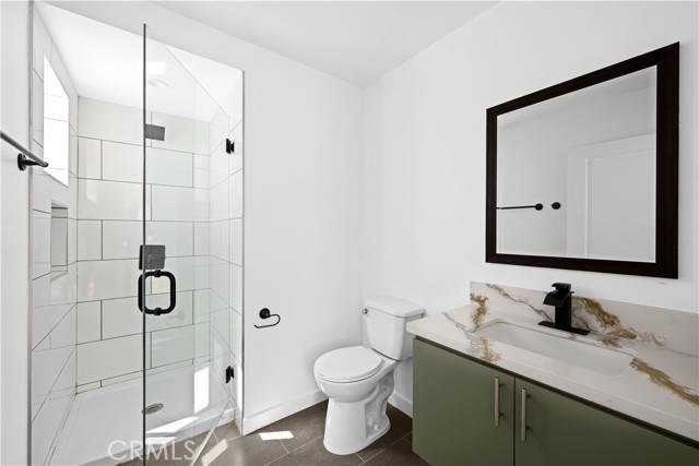 Detail Gallery Image 13 of 20 For 6834 Hazeltine Ave #3,  Van Nuys,  CA 91405 - 3 Beds | 3/1 Baths