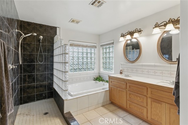24980 Sunset Way, Tehachapi CA: https://media.crmls.org/medias/77765f24-c2d9-4337-84cd-f4e12f974cb8.jpg