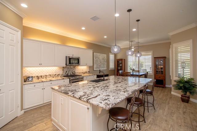 464 Whitney Peak, Beaumont CA: https://media.crmls.org/medias/77768c9a-750d-4eeb-8f1f-605bd2304a7d.jpg