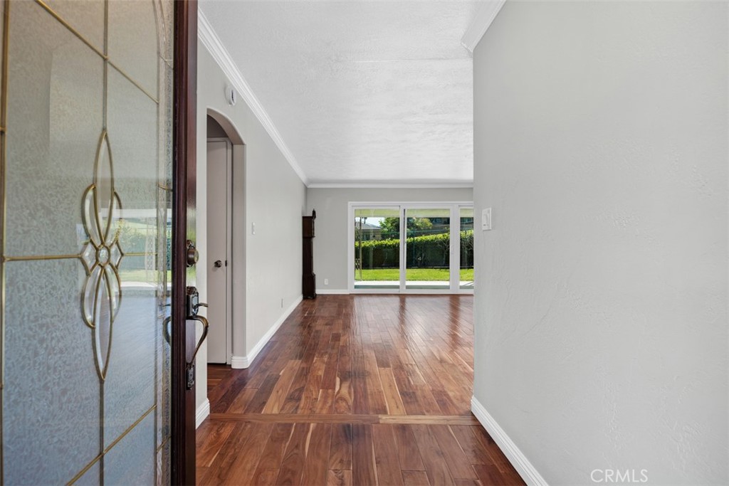 1075 La Reina - photo 3