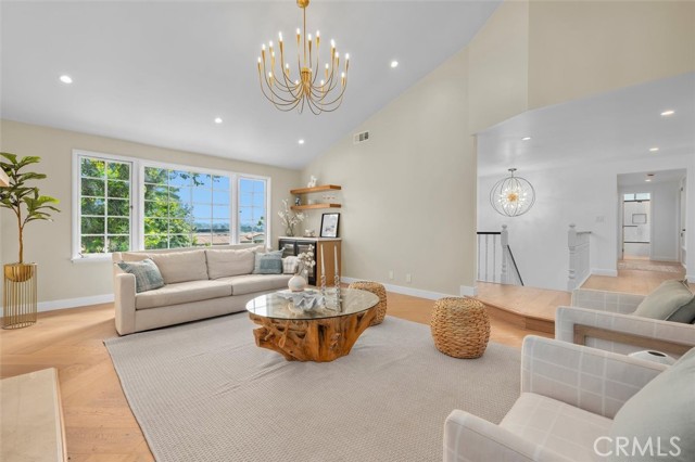 Detail Gallery Image 14 of 52 For 17481 Tramonto Dr, Pacific Palisades,  CA 90272 - 4 Beds | 3 Baths