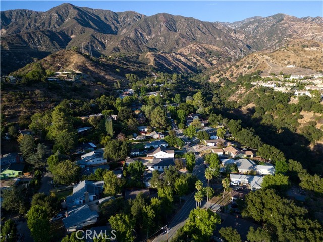 4367 Rising Hill Road, Altadena CA: https://media.crmls.org/medias/777765b5-6c19-45c8-b5a3-156e35a96b94.jpg