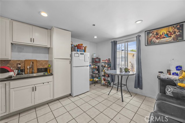 Detail Gallery Image 23 of 39 For 1709 S Townsend St, Santa Ana,  CA 92704 - 4 Beds | 2/1 Baths