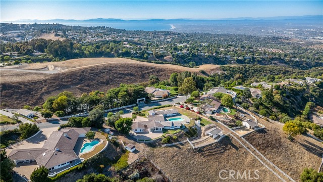 13 Buggy Whip Drive, Rolling Hills CA: https://media.crmls.org/medias/7777cc9a-eda4-4883-8cab-101c8bad057c.jpg