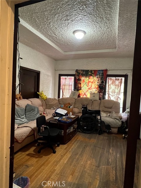 400 N Valencia Street, Alhambra CA: https://media.crmls.org/medias/777852c6-fccb-4c06-8573-541d0f13d5f0.jpg