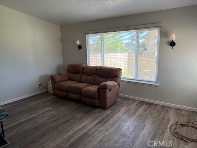 6258 N Glenn Avenue, Fresno CA: https://media.crmls.org/medias/7778b8cf-729b-47a3-97fd-0358b838bd56.jpg