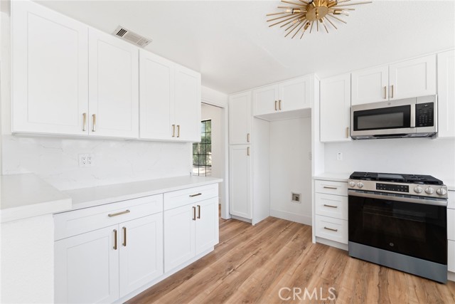 Detail Gallery Image 10 of 38 For 18085 Golden Leaf Ln, Woodcrest,  CA 92504 - 4 Beds | 3 Baths
