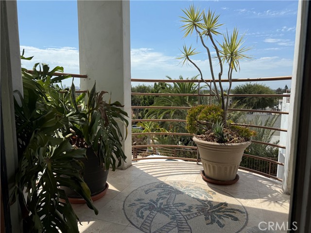 Detail Gallery Image 6 of 46 For 1994 Stanley Ave, Signal Hill,  CA 90755 - 3 Beds | 3 Baths
