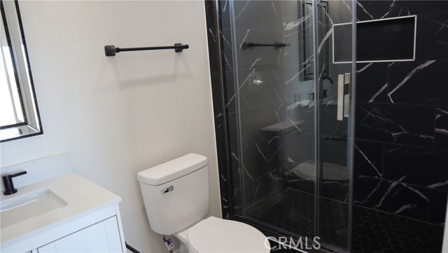 Detail Gallery Image 11 of 21 For 10408 Peach Ave, California City,  CA 93505 - 4 Beds | 3 Baths