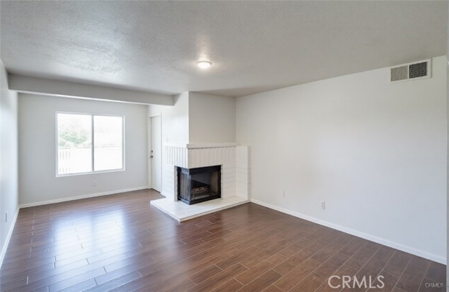 Detail Gallery Image 5 of 13 For 7800 Topanga Canyon #204,  Canoga Park,  CA 91304 - 2 Beds | 2 Baths