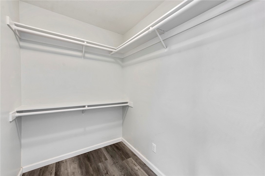 Detail Gallery Image 12 of 21 For 5051 Rosewood Ave #205,  Los Angeles,  CA 90004 - 2 Beds | 2 Baths