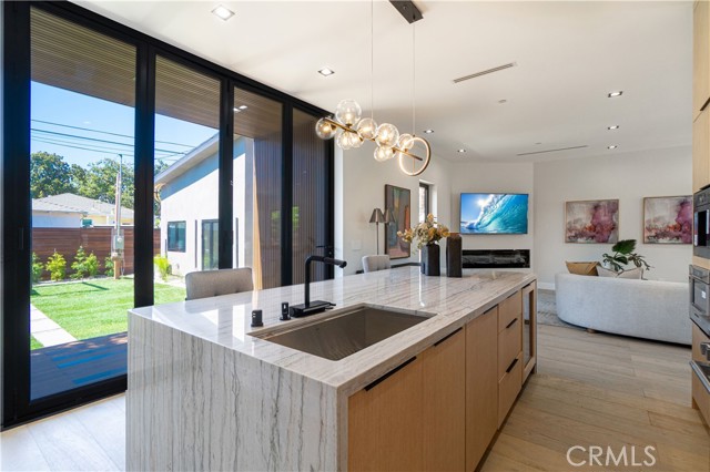 Detail Gallery Image 21 of 65 For 10943 Pickford Way, Culver City,  CA 90230 - 5 Beds | 4/1 Baths