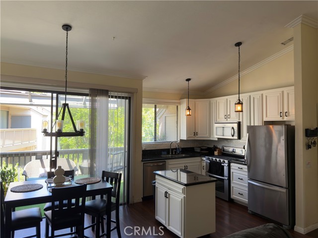 Detail Gallery Image 7 of 29 For 10591 Lakeside Dr #198,  Garden Grove,  CA 92840 - 2 Beds | 2 Baths