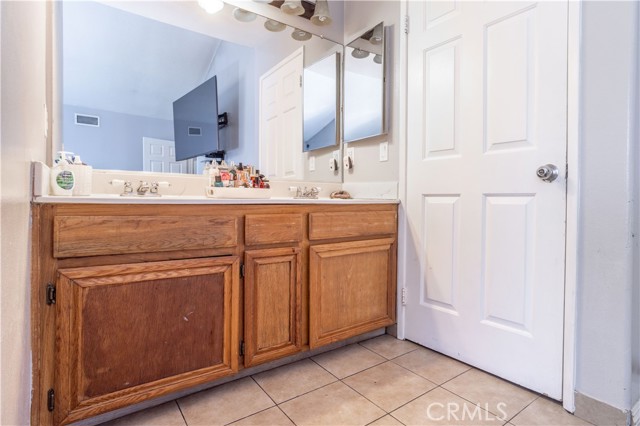 Detail Gallery Image 21 of 38 For 11965 Terra Bella St #8,  Sylmar,  CA 91342 - 4 Beds | 2/1 Baths