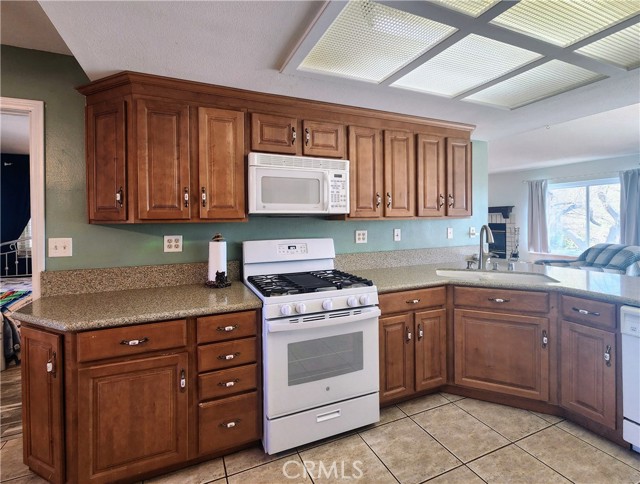 Detail Gallery Image 13 of 48 For 26755 Red Coach Ln, Helendale,  CA 92342 - 4 Beds | 2 Baths