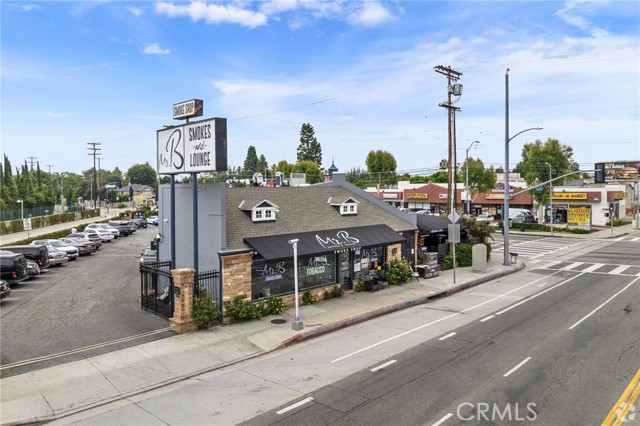 6000 Woodman Avenue, Van Nuys CA: https://media.crmls.org/medias/777e37ec-5ade-4ee8-83c4-d0d653177695.jpg