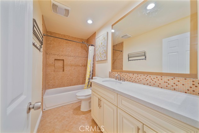 Detail Gallery Image 20 of 28 For 6336 Marina Pacifica, Long Beach,  CA 90803 - 2 Beds | 2/1 Baths