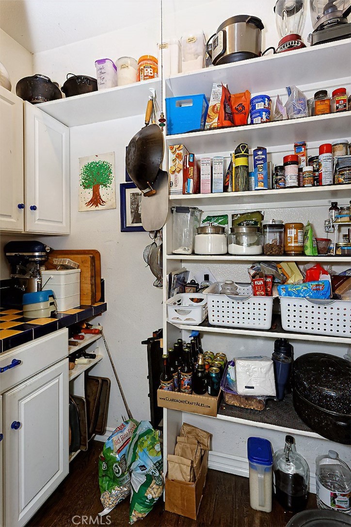 https://media.crmls.org/medias/777e7a37-3e69-425d-baa3-68f0d8da8d45.jpg?preset=X-Large