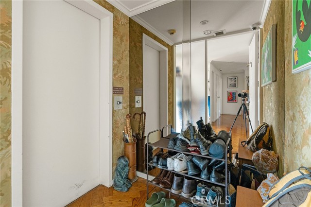 Detail Gallery Image 43 of 43 For 370 S Elm #2,  Beverly Hills,  CA 90212 - 2 Beds | 2/1 Baths