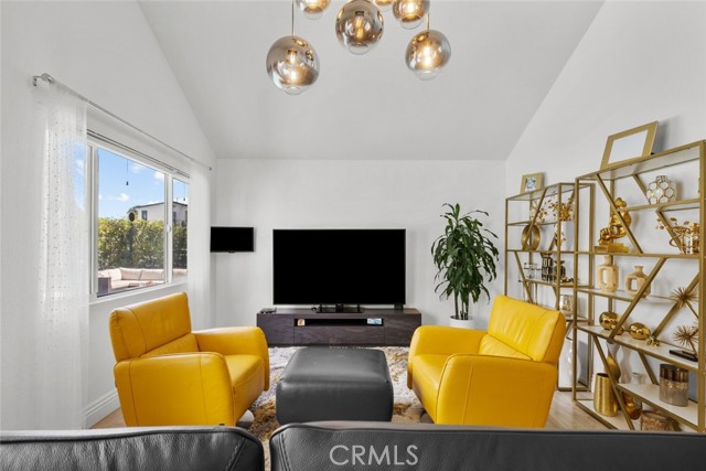 22835 Styles Street, Woodland Hills CA: https://media.crmls.org/medias/777fa591-455e-44ae-a7b3-ca1c08fb6e3b.jpg
