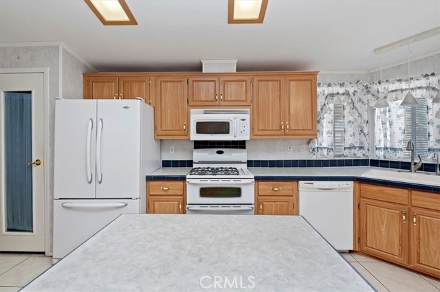 13393 Mariposa Road, Victorville CA: https://media.crmls.org/medias/778015bc-3829-4f24-a23e-d834f456e129.jpg