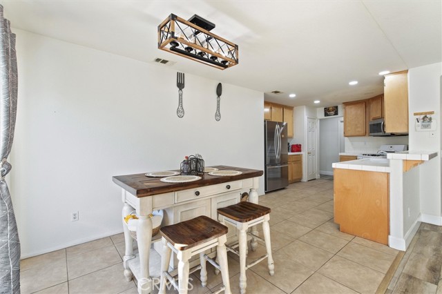 Detail Gallery Image 3 of 39 For 26395 Old Anvil Ln, Moreno Valley,  CA 92555 - 4 Beds | 2 Baths