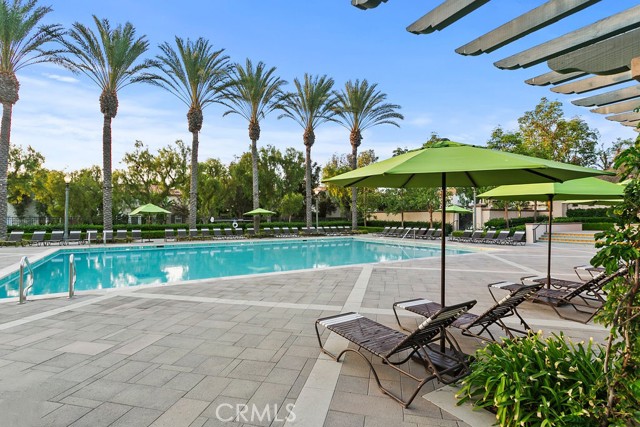 17 Crescent City, Irvine CA: https://media.crmls.org/medias/7781a4ad-54c6-405a-9d52-7d1df2d9c09e.jpg