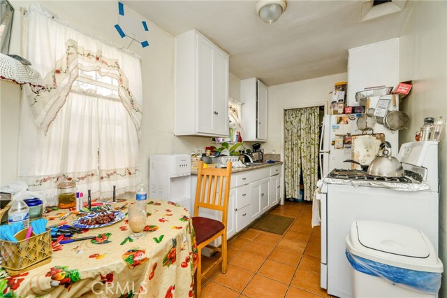 Detail Gallery Image 8 of 12 For 3752 Sawtelle, Los Angeles,  CA 90066 - 3 Beds | 3 Baths