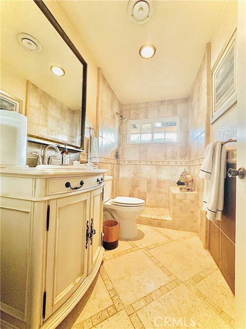 Detail Gallery Image 9 of 15 For 6300 Devon Dr, Bakersfield,  CA 93309 - 3 Beds | 2 Baths