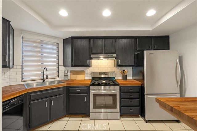 645 Pacific Avenue, Long Beach CA: https://media.crmls.org/medias/7784b839-86e8-405e-9c90-ef503a45fa86.jpg